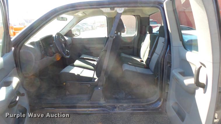 image for item L3951 2009 Chevrolet Silverado 1500 Ext. Cab pickup truck