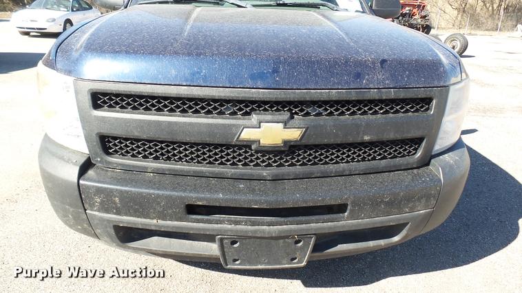 image for item L3951 2009 Chevrolet Silverado 1500 Ext. Cab pickup truck