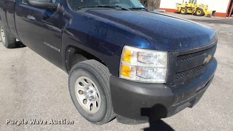 image for item L3951 2009 Chevrolet Silverado 1500 Ext. Cab pickup truck
