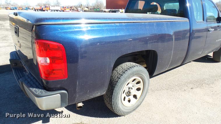 image for item L3951 2009 Chevrolet Silverado 1500 Ext. Cab pickup truck
