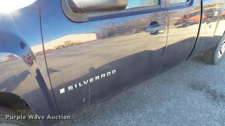 image for item L3951 2009 Chevrolet Silverado 1500 Ext. Cab pickup truck