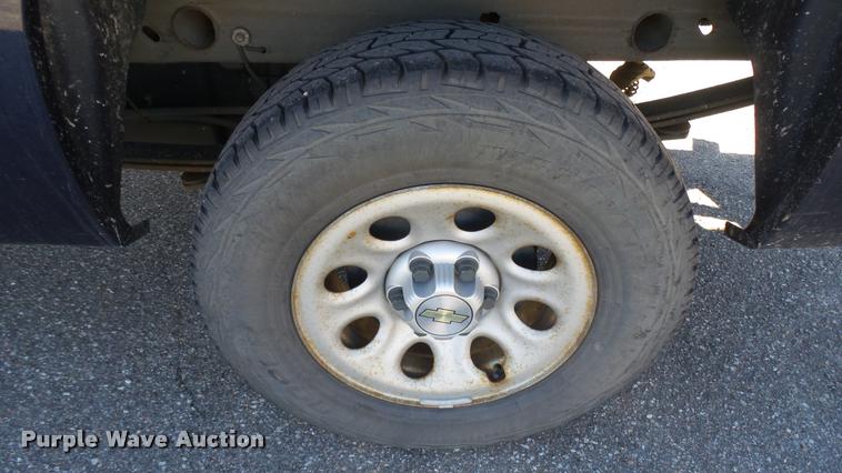 image for item L3951 2009 Chevrolet Silverado 1500 Ext. Cab pickup truck