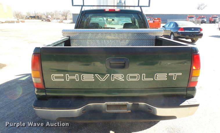 image for item L3952 2002 Chevrolet Silverado 1500 Ext. Cab pickup truck