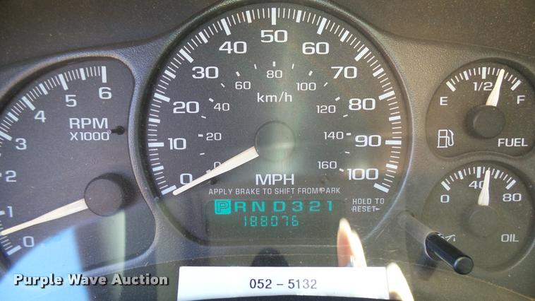 image for item L3952 2002 Chevrolet Silverado 1500 Ext. Cab pickup truck