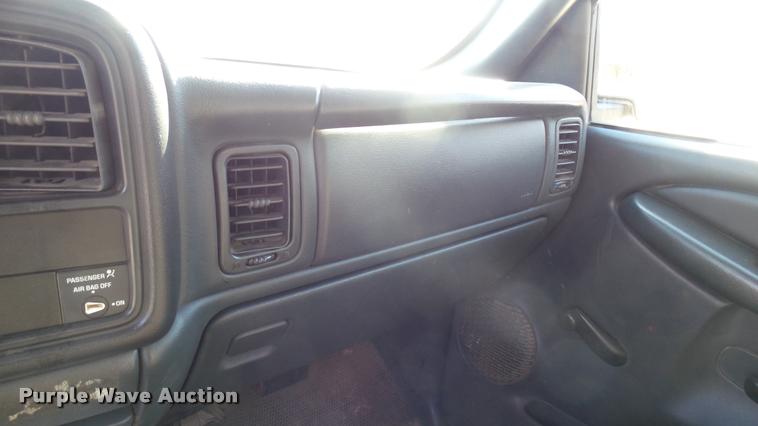 image for item L3952 2002 Chevrolet Silverado 1500 Ext. Cab pickup truck