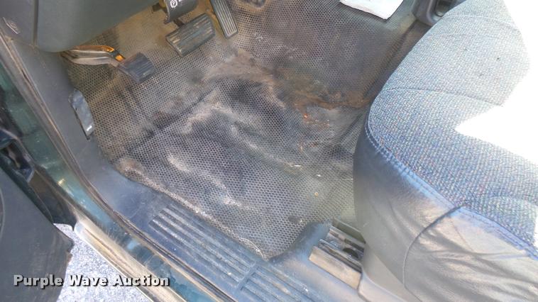 image for item L3952 2002 Chevrolet Silverado 1500 Ext. Cab pickup truck