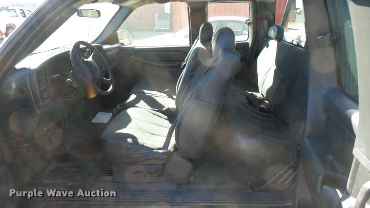 image for item L3952 2002 Chevrolet Silverado 1500 Ext. Cab pickup truck
