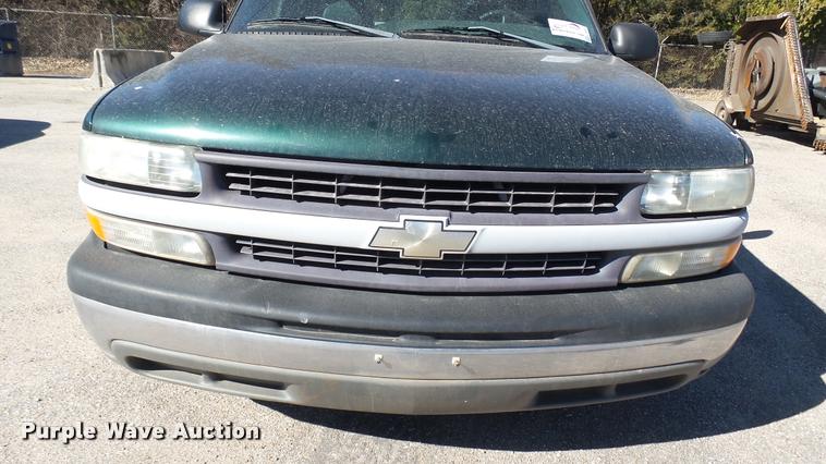 image for item L3952 2002 Chevrolet Silverado 1500 Ext. Cab pickup truck