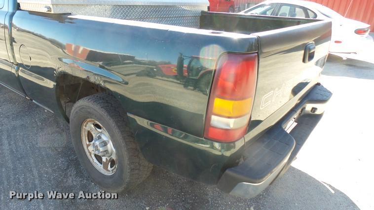 image for item L3952 2002 Chevrolet Silverado 1500 Ext. Cab pickup truck