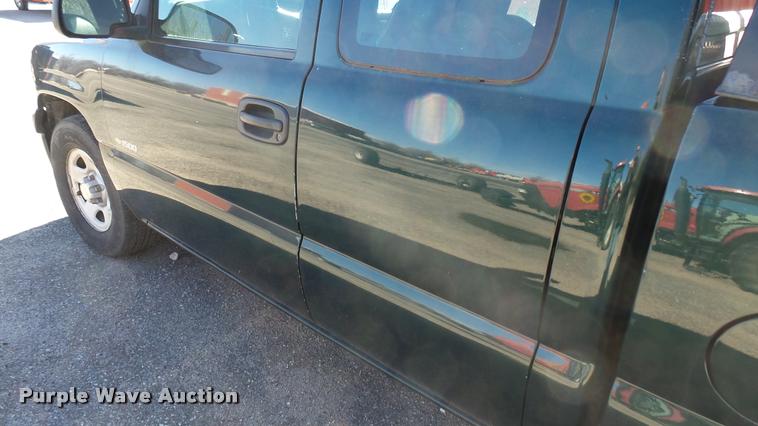 image for item L3952 2002 Chevrolet Silverado 1500 Ext. Cab pickup truck