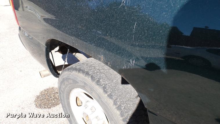 image for item L3952 2002 Chevrolet Silverado 1500 Ext. Cab pickup truck