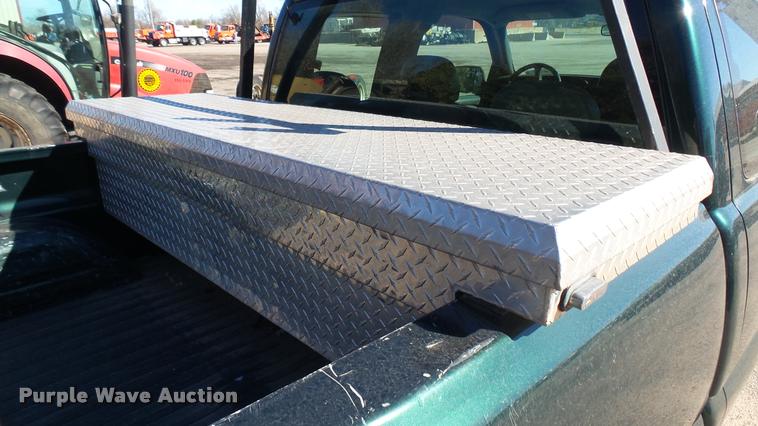 image for item L3952 2002 Chevrolet Silverado 1500 Ext. Cab pickup truck