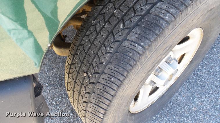 image for item L3952 2002 Chevrolet Silverado 1500 Ext. Cab pickup truck