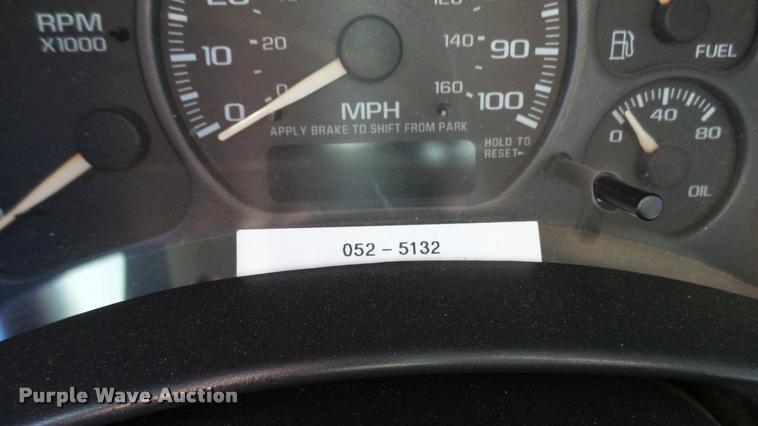 image for item L3952 2002 Chevrolet Silverado 1500 Ext. Cab pickup truck