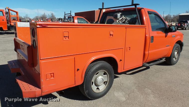 image for item L3953 2006 Ford F250 Super Duty XL utility bed pickup truck