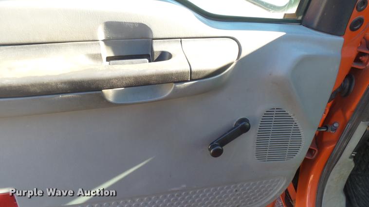 image for item L3953 2006 Ford F250 Super Duty XL utility bed pickup truck