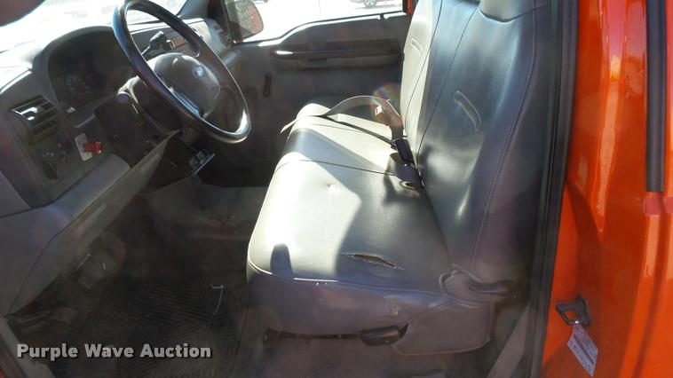 image for item L3953 2006 Ford F250 Super Duty XL utility bed pickup truck