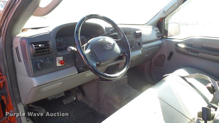 image for item L3953 2006 Ford F250 Super Duty XL utility bed pickup truck