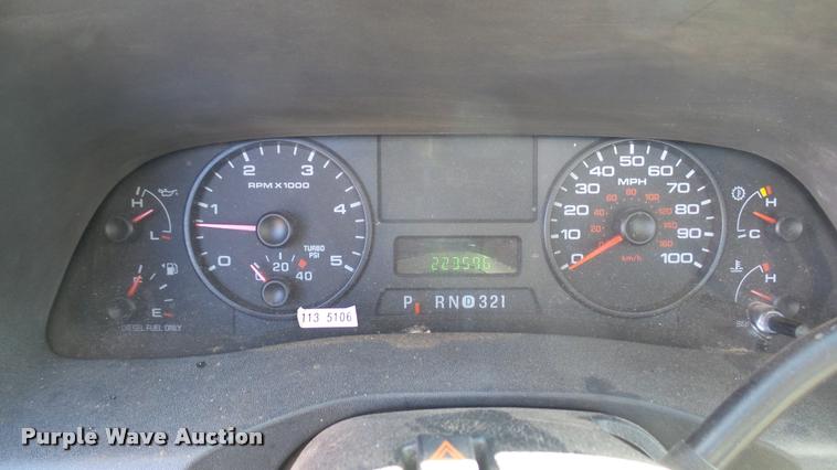 image for item L3953 2006 Ford F250 Super Duty XL utility bed pickup truck