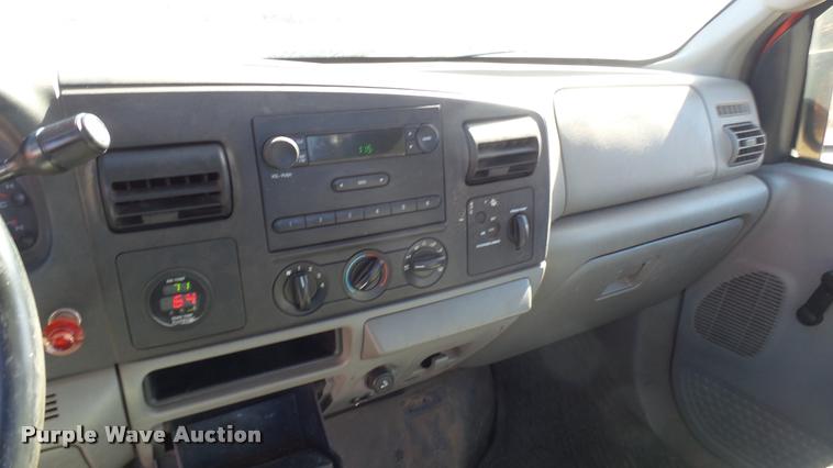 image for item L3953 2006 Ford F250 Super Duty XL utility bed pickup truck