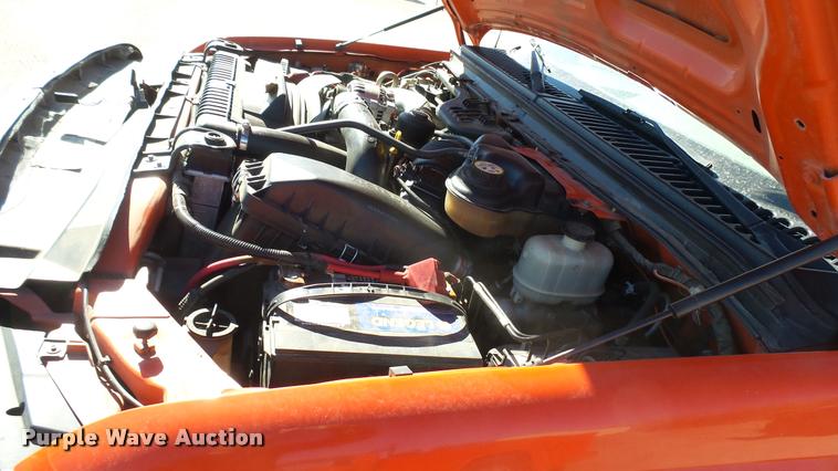 image for item L3953 2006 Ford F250 Super Duty XL utility bed pickup truck