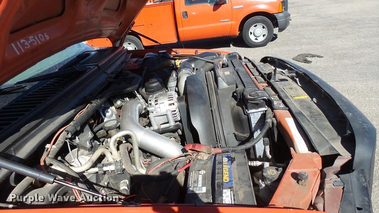 image for item L3953 2006 Ford F250 Super Duty XL utility bed pickup truck