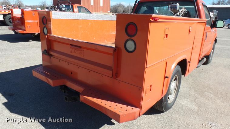 image for item L3953 2006 Ford F250 Super Duty XL utility bed pickup truck