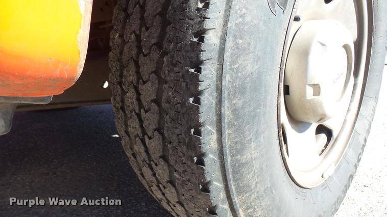 image for item L3953 2006 Ford F250 Super Duty XL utility bed pickup truck