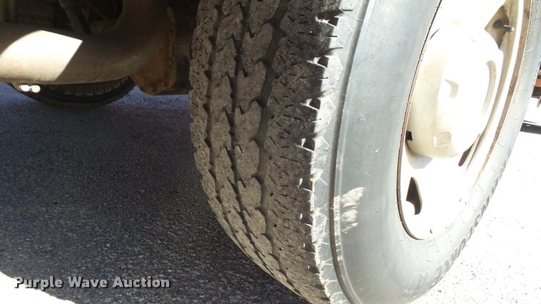 image for item L3953 2006 Ford F250 Super Duty XL utility bed pickup truck