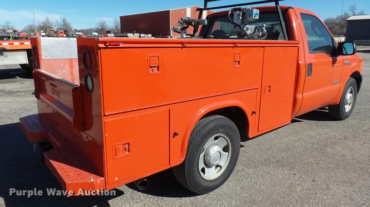 image for item L3954 2006 Ford F250 Super Duty XL utility bed pickup truck