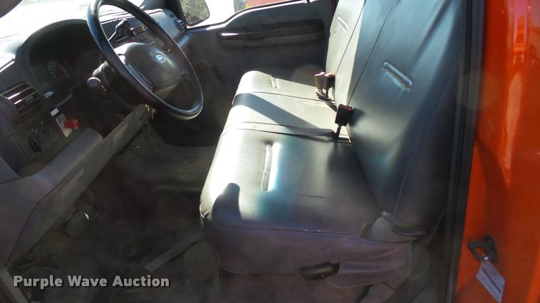 image for item L3954 2006 Ford F250 Super Duty XL utility bed pickup truck