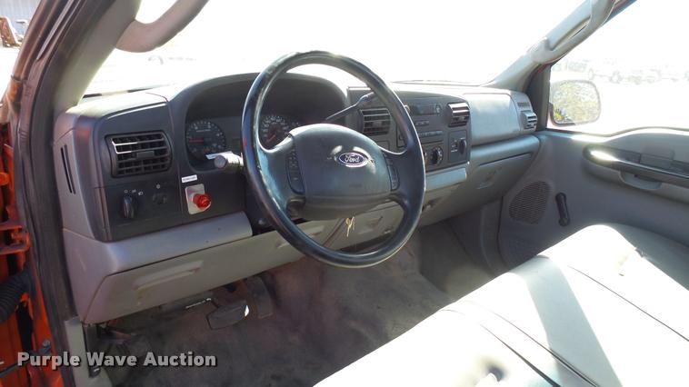 image for item L3954 2006 Ford F250 Super Duty XL utility bed pickup truck