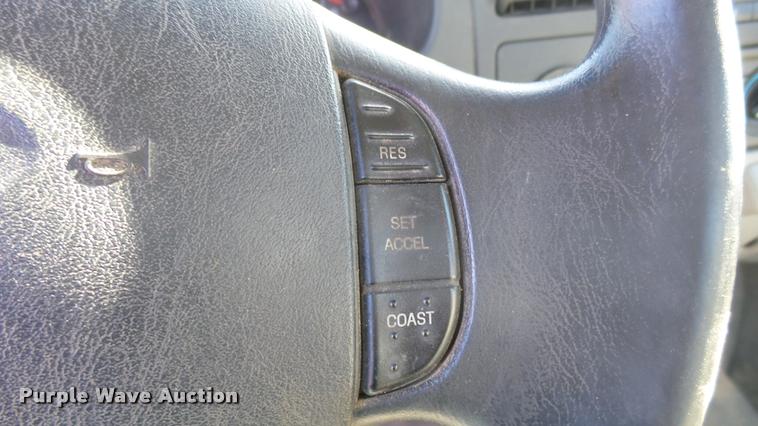 image for item L3954 2006 Ford F250 Super Duty XL utility bed pickup truck