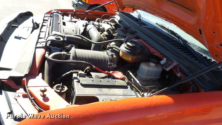 image for item L3954 2006 Ford F250 Super Duty XL utility bed pickup truck