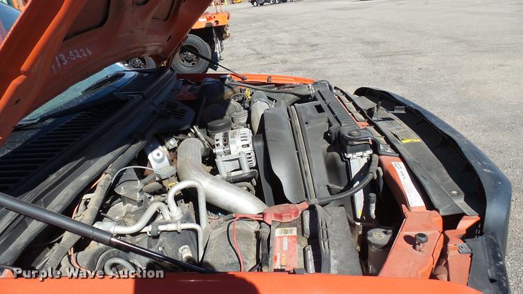 image for item L3954 2006 Ford F250 Super Duty XL utility bed pickup truck