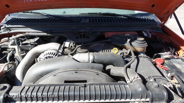 image for item L3954 2006 Ford F250 Super Duty XL utility bed pickup truck