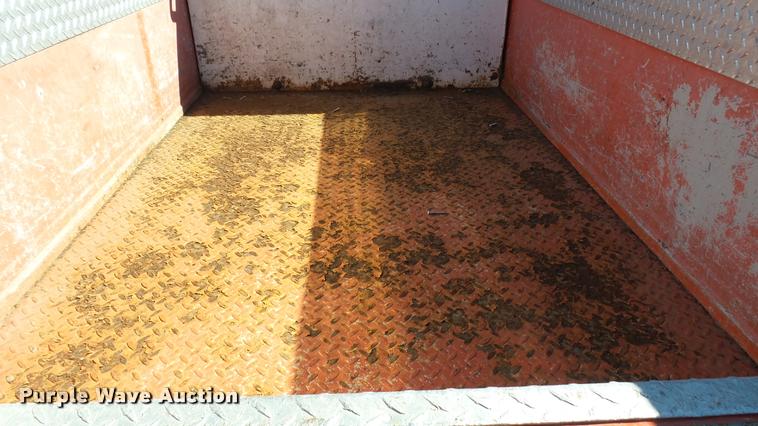 image for item L3954 2006 Ford F250 Super Duty XL utility bed pickup truck