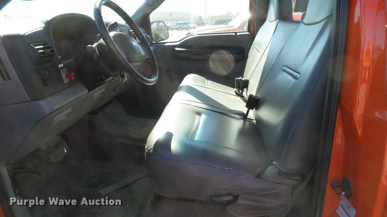 image for item L3954 2006 Ford F250 Super Duty XL utility bed pickup truck