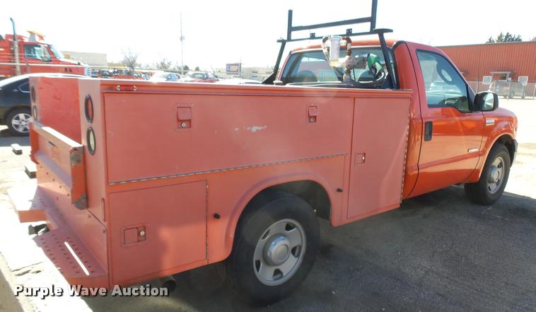 image for item L3955 2006 Ford F250 Super Duty XL utility bed pickup truck