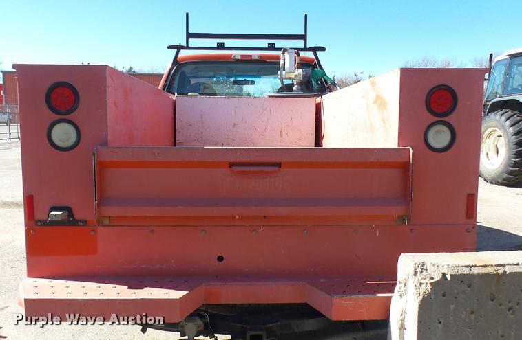 image for item L3955 2006 Ford F250 Super Duty XL utility bed pickup truck