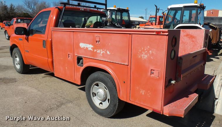 image for item L3955 2006 Ford F250 Super Duty XL utility bed pickup truck
