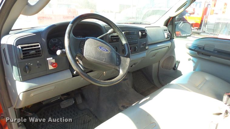 image for item L3955 2006 Ford F250 Super Duty XL utility bed pickup truck