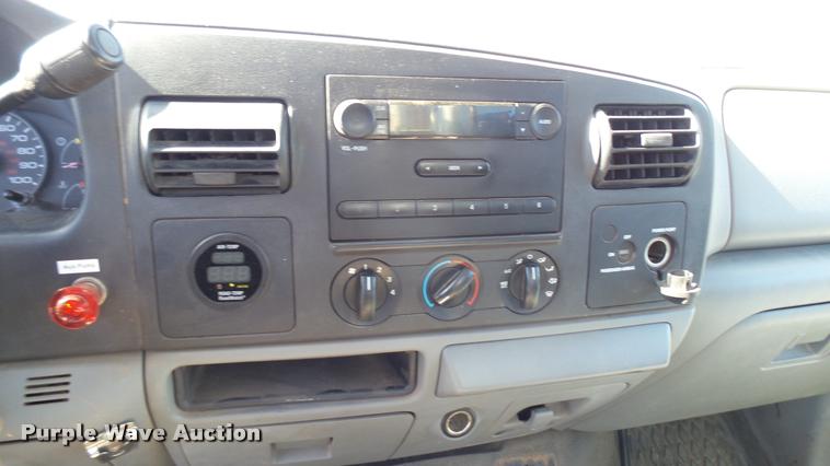 image for item L3955 2006 Ford F250 Super Duty XL utility bed pickup truck