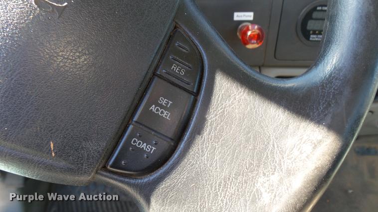 image for item L3955 2006 Ford F250 Super Duty XL utility bed pickup truck