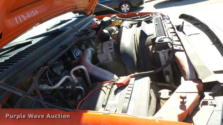 image for item L3955 2006 Ford F250 Super Duty XL utility bed pickup truck