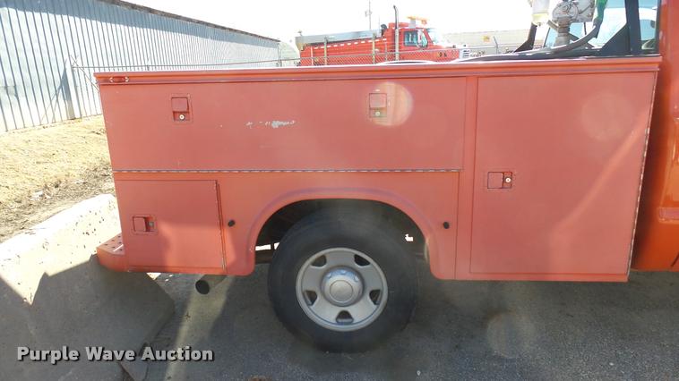 image for item L3955 2006 Ford F250 Super Duty XL utility bed pickup truck