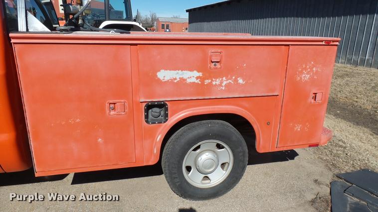 image for item L3955 2006 Ford F250 Super Duty XL utility bed pickup truck