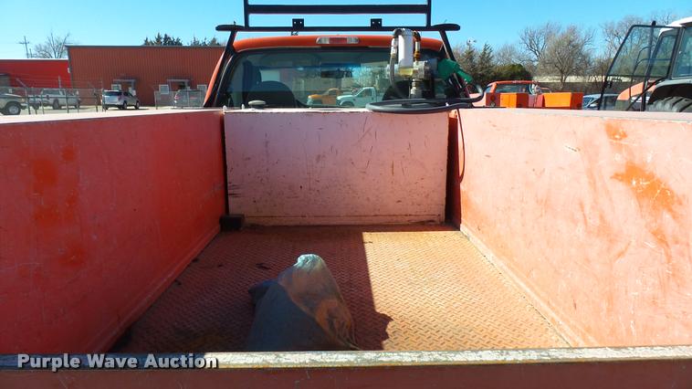 image for item L3955 2006 Ford F250 Super Duty XL utility bed pickup truck