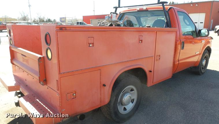 image for item L3956 2006 Ford F250 Super Duty XL utility bed pickup truck