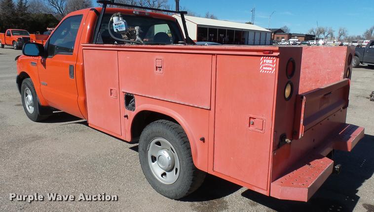 image for item L3956 2006 Ford F250 Super Duty XL utility bed pickup truck